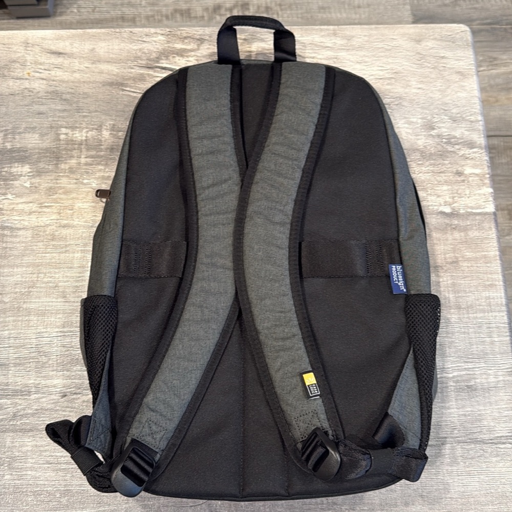 Case Logic Gray Backpack like new - Picture 2 of 5